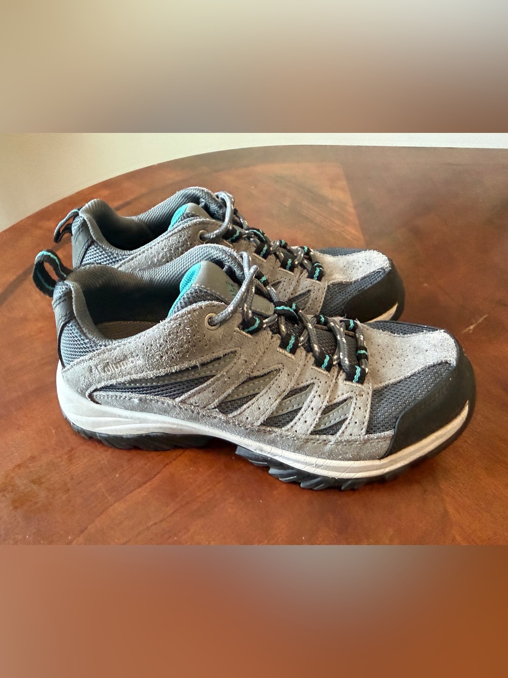 Columbia Women’s Hiking Shoes Size 7.5 Gray Suede Outdoor Sneakers